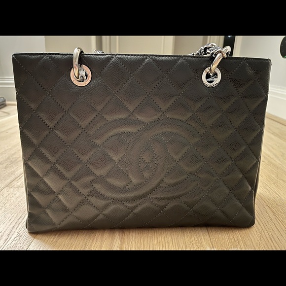 Chanel Caviar Quilted XL Grand Shopping
Tote GST Black - Picture 1 of 4
